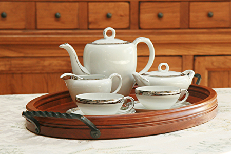 oval-serving-tray-with-setting
